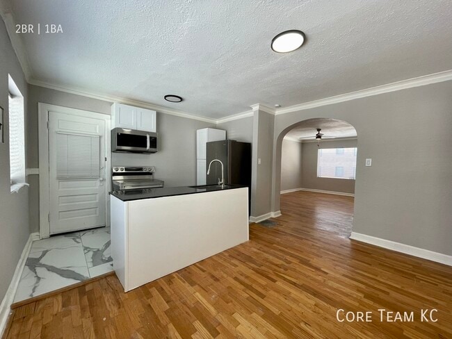 Building Photo - 1114 W 45th St