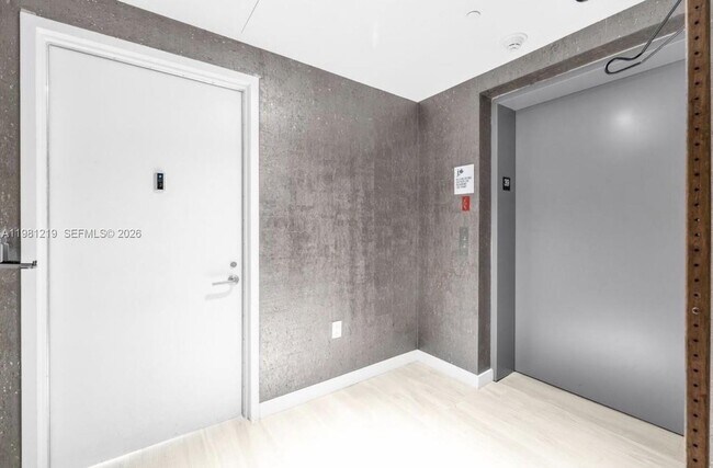 Building Photo - 460 NE 28th St