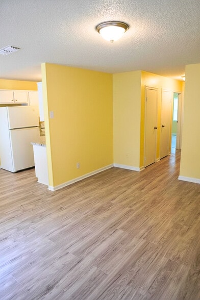 Building Photo - 7190 Conant Ave