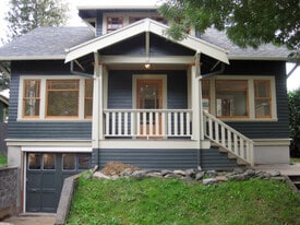Building Photo - 2424 SE 24th Ave