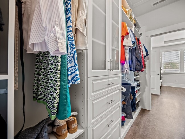 Building Photo - 338 Edgewater Wy