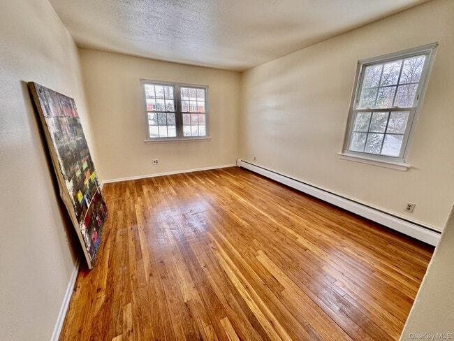 Building Photo - 7 Colonial Rd