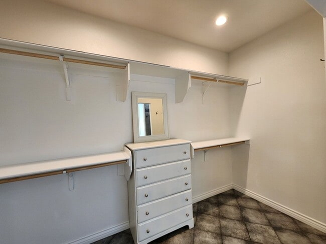 Building Photo - Single Story with Casita