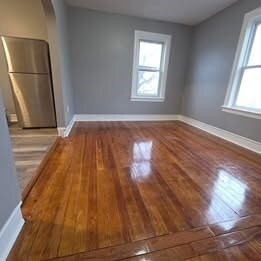 Building Photo - 25 Saxon St