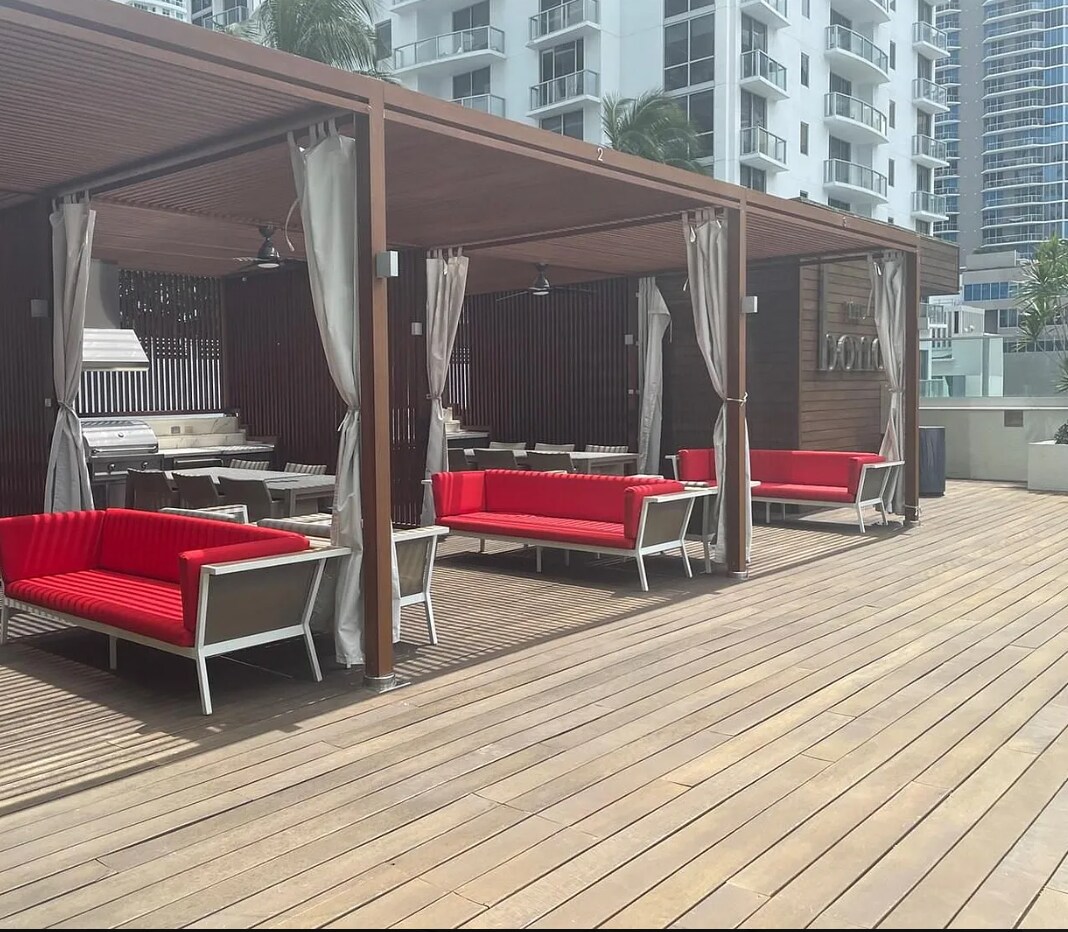 Building Photo - 1080 Brickell Ave