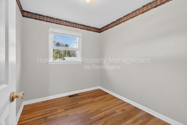 Building Photo - 1108 Renshaw Dr