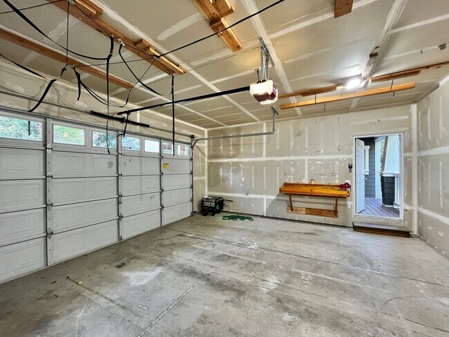 Building Photo - Beautiful 4 Bedroom Bainbridge Home Close ...