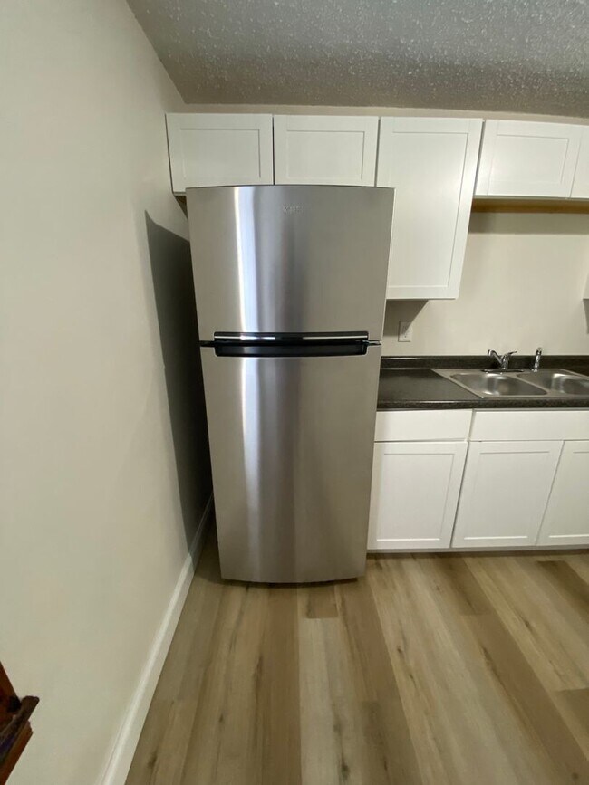 Building Photo - 1987 Joe Stephens Rd