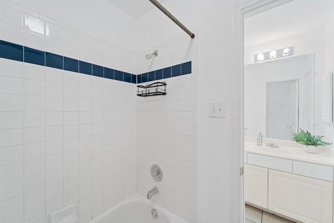 Building Photo - 1608 Courtney Ln