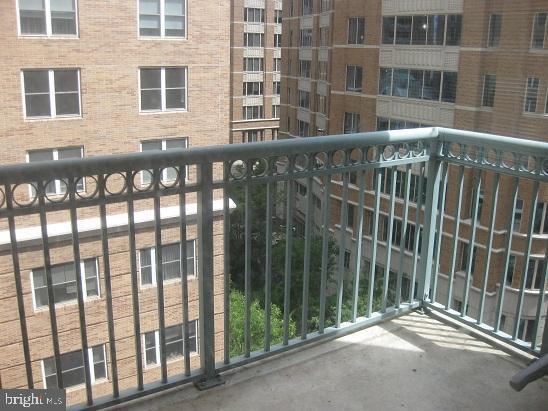 Building Photo - 851 N Glebe Rd