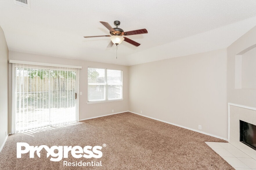 Building Photo - 1519 Columbia Dr