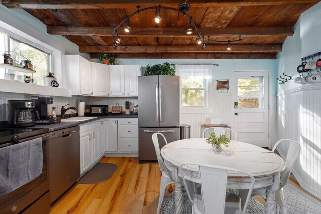 Building Photo - 78 Morning St