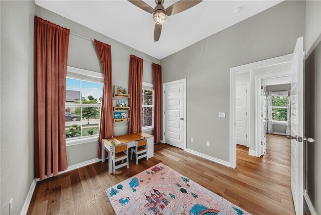 Building Photo - 5803 W Poison Springs Dr