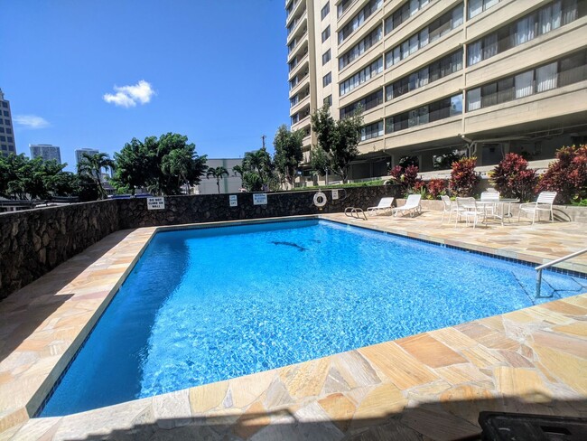 Building Photo - Convenient Makiki 1-bed, 1-bath, 1 parking...