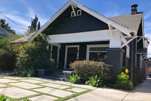 Building Photo - 833 Waterloo St