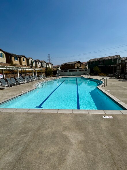 Building Photo - 16185 Lozano St