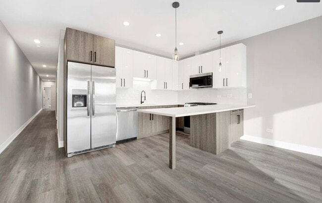 Building Photo - 5418 W Belmont Ave