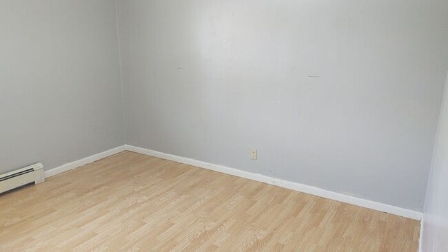 Building Photo - $895 | 1 Bedroom, 1 Bathroom Apartment | Cat Friendly | Available for August 1st, 2026 Move In!