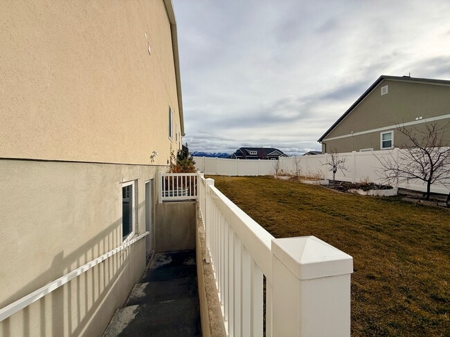 Building Photo - 737 3400 W