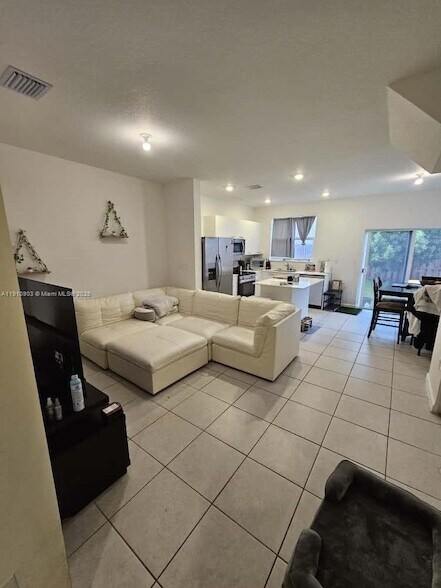 Building Photo - 12108 NW 24th Ct