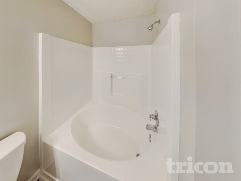 Building Photo - 337 White Gables Dr