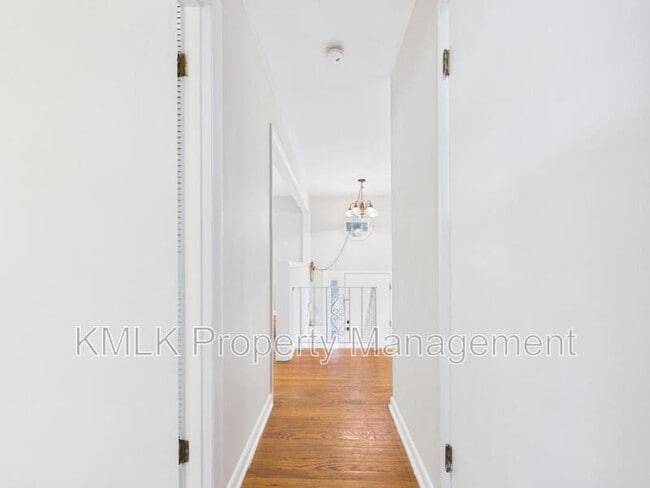 Building Photo - 1323 Hilton Dr