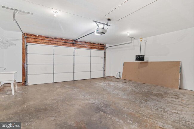 Building Photo - 2621 John Milton Dr