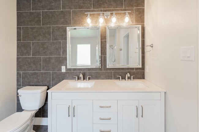 Building Photo - 3213 Canyon Ledge Cove