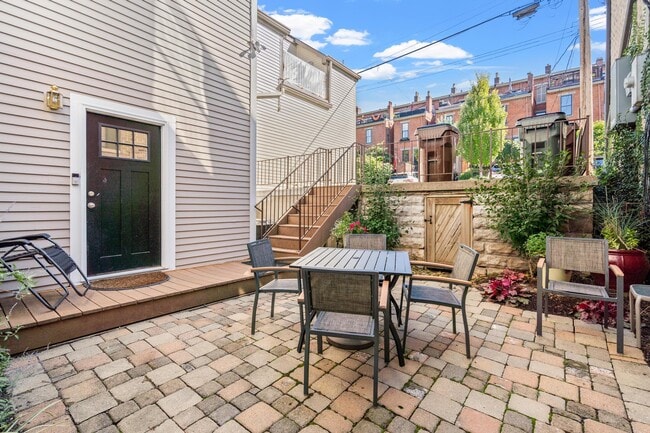 Building Photo - 225 Riverside Dr