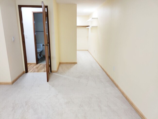 Building Photo - 2Bd/1Ba Seattle Condo