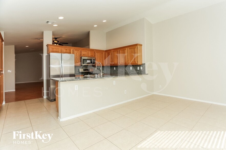 Building Photo - 9037 Meisenheimer Ave