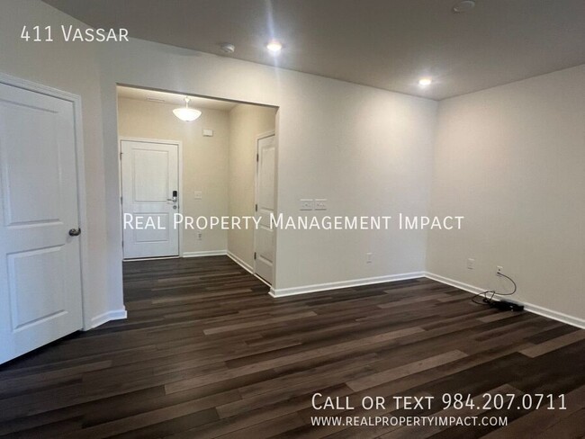 Building Photo - 411 Vassar-