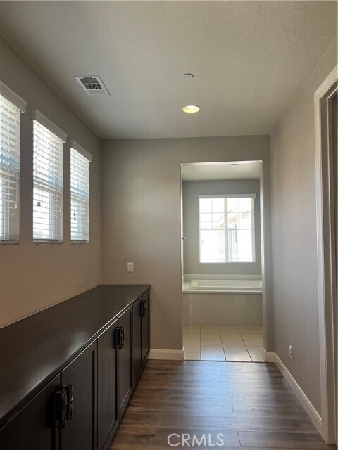 Building Photo - 9735 La Vine Ct