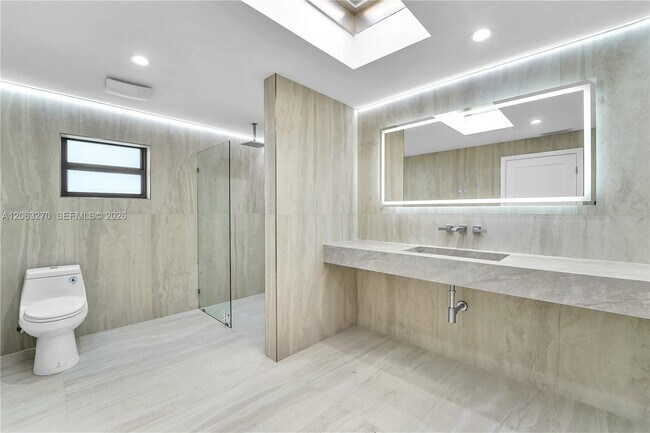 Building Photo - 4700 SW 110th Ave