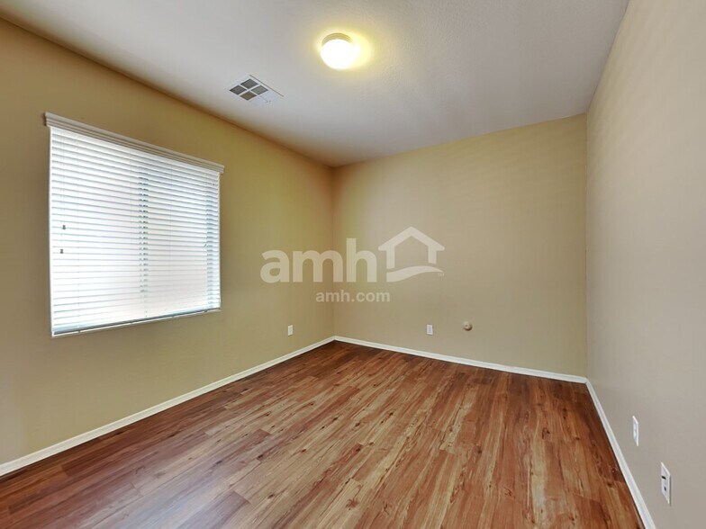 Building Photo - 38549 N Reynosa Dr