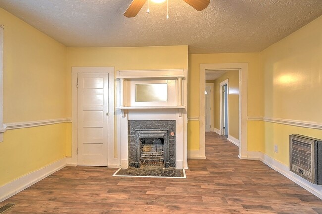 Building Photo - 1017 Fairview Ave