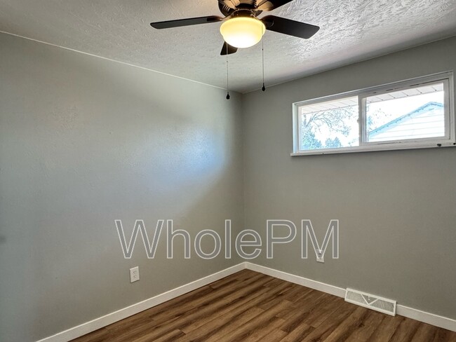 Building Photo - 220 W Layton Ave