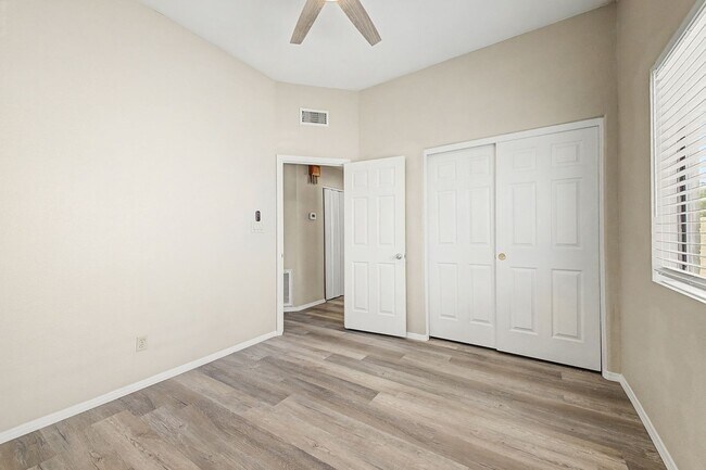 Building Photo - 184 S Willow Creek St