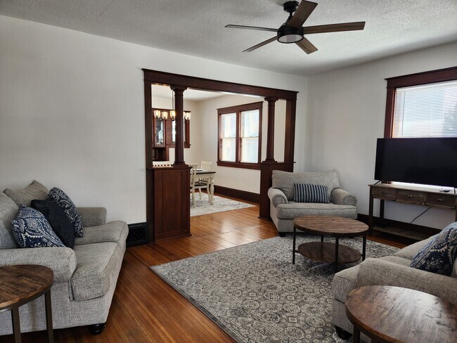 Living room - 1404 Grove St