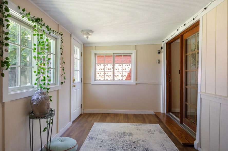 Sun room - 47 Pitkin St
