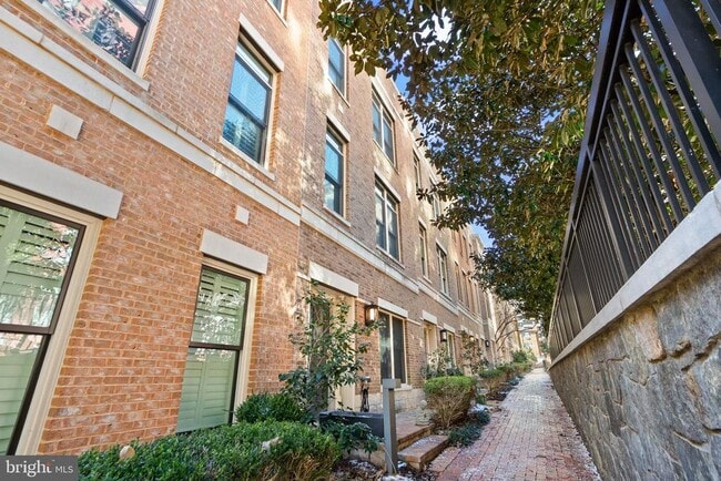 Building Photo - 1508 16th Ct N