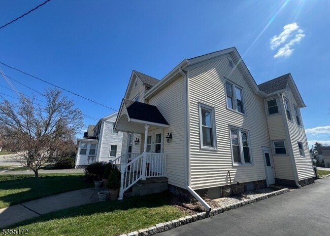 Building Photo - 19 E Hanover Ave