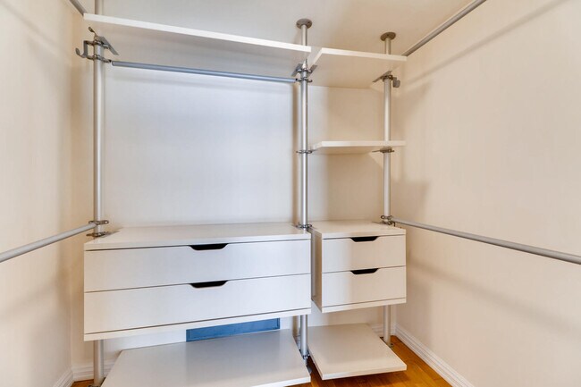 Building Photo - 250 President St