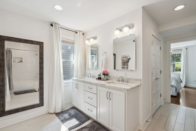 Building Photo - 828 Kirkwood Ave