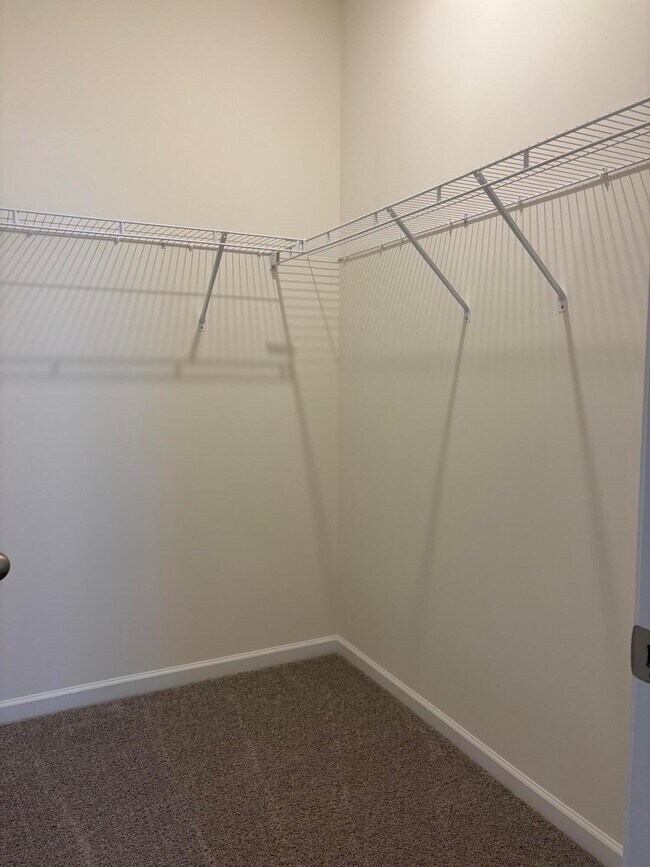 Building Photo - 370 Acorn St