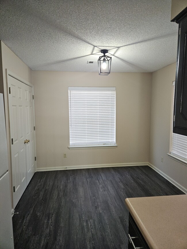 Building Photo - 1841 Dewars Cove N