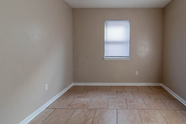 Building Photo - Spacious 3BD/1.BTH Home in Spencer