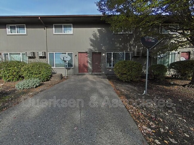 Primary Photo - 923 22nd Ave SW