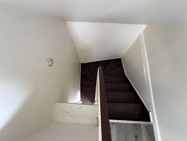 Building Photo - 37 E 49th St
