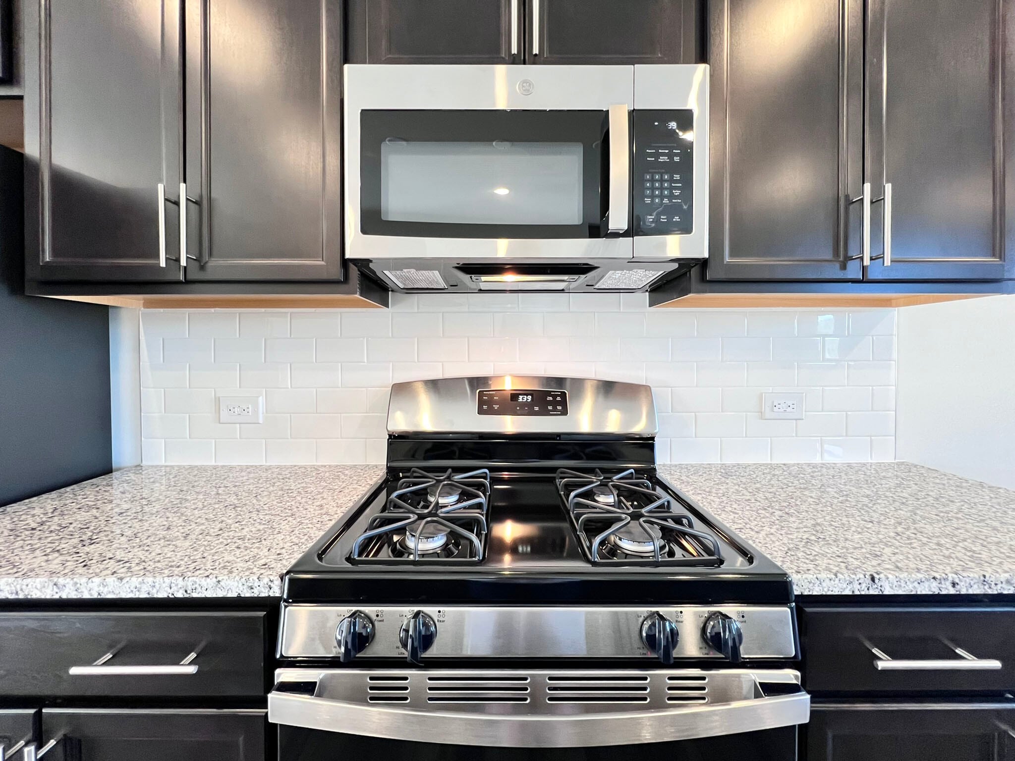 Building Photo - 1988 Rosedale Ridge Ave